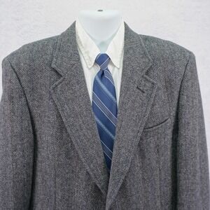 English Manor Tweed Wool Sport Coat Leather Button Gray Herringbone 44L W/ Blue